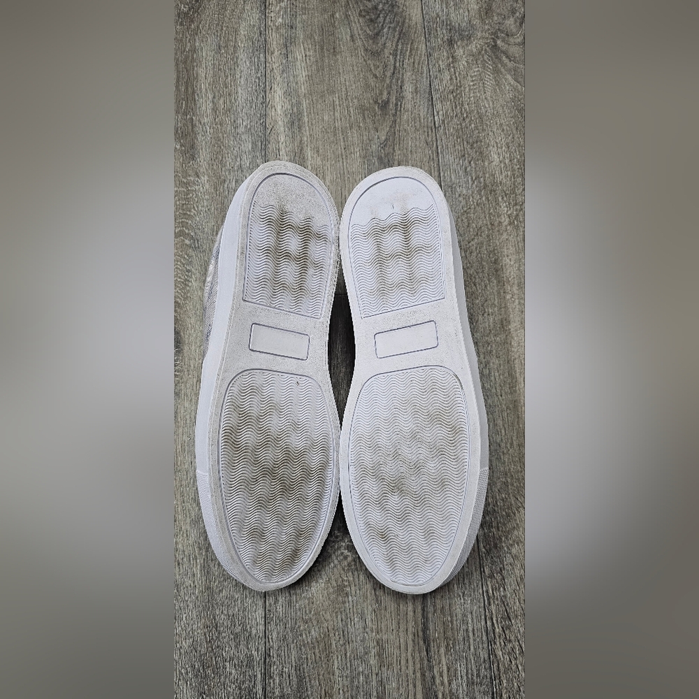 Graceful Gray Cabin Kicks Shoes-Size 9 - Picture 10 of 12